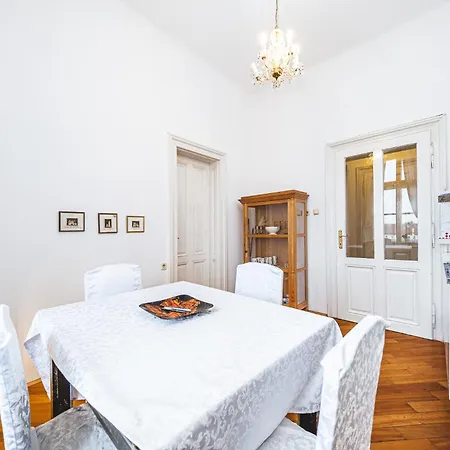 Antique Chic Zagreb Apartment Exterior foto