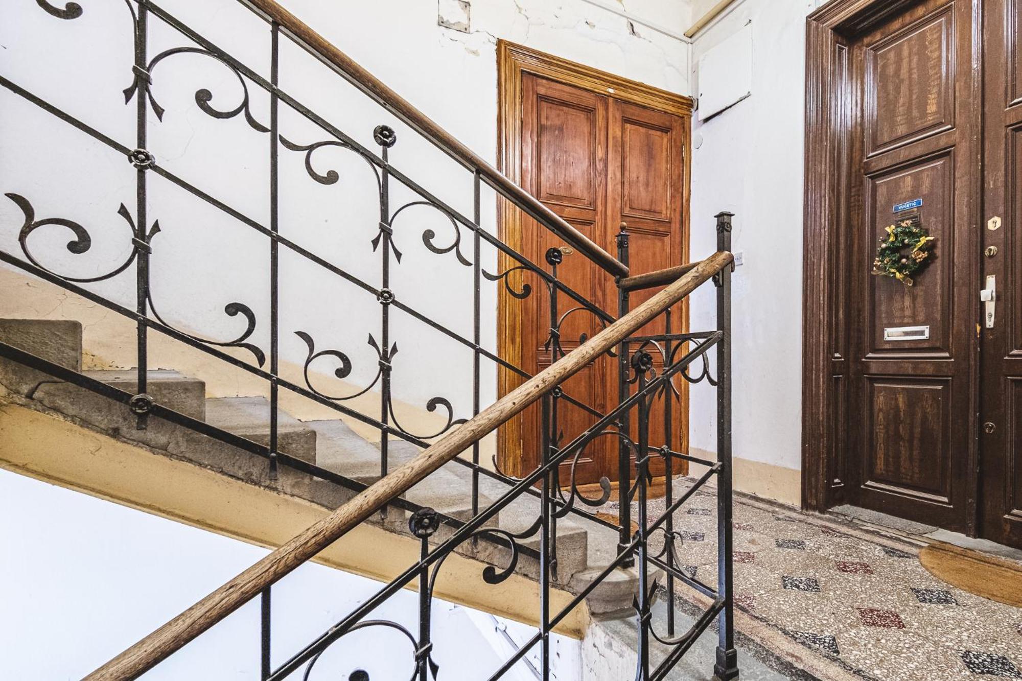 Apartment Antique Chic *