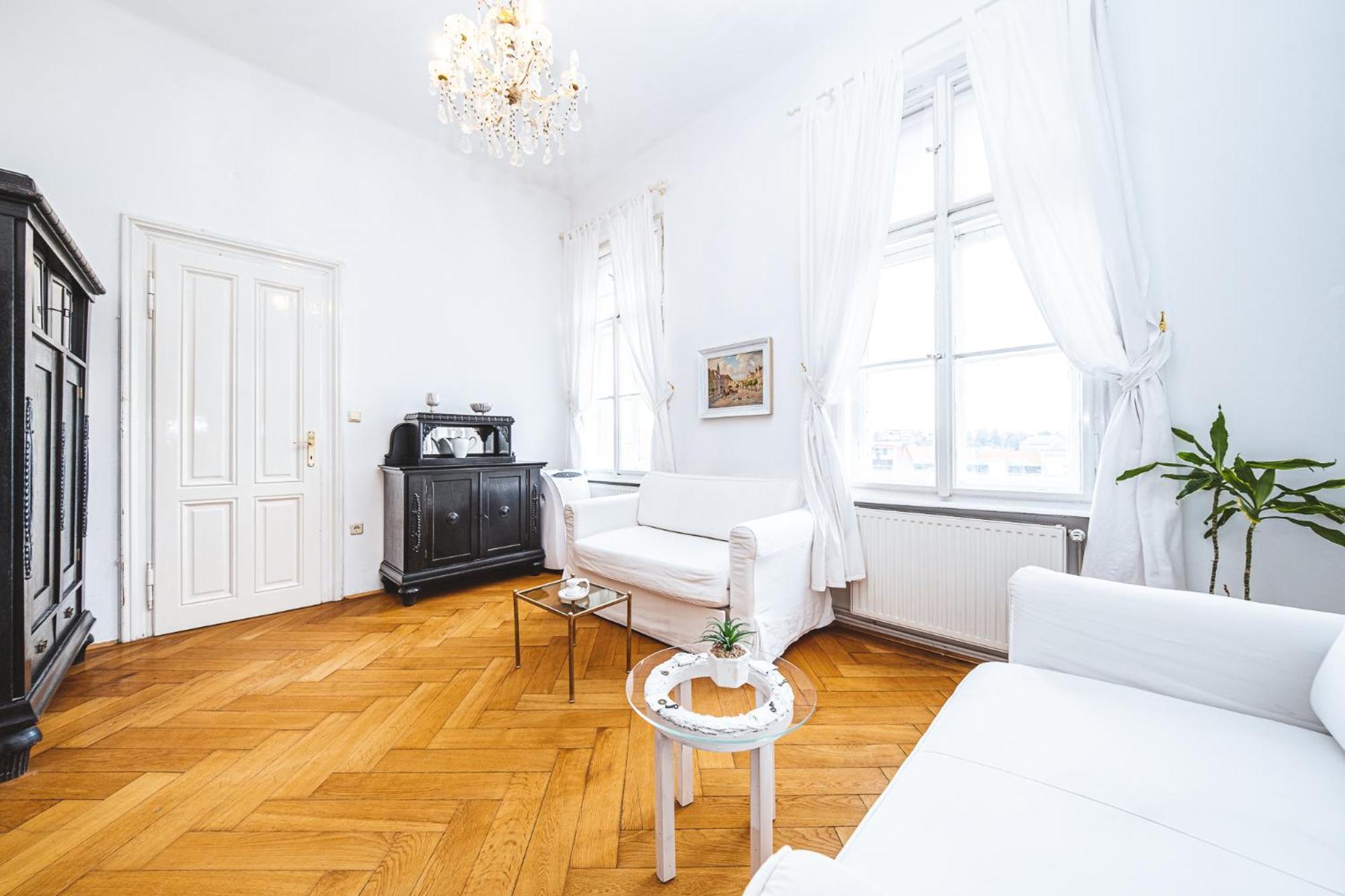 Antique Chic Apartment